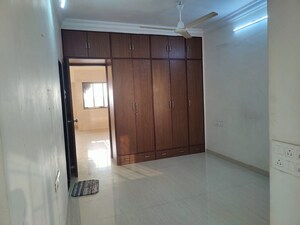 Room in 2.5 BHK Apartment at Navin Nagar – for Rent