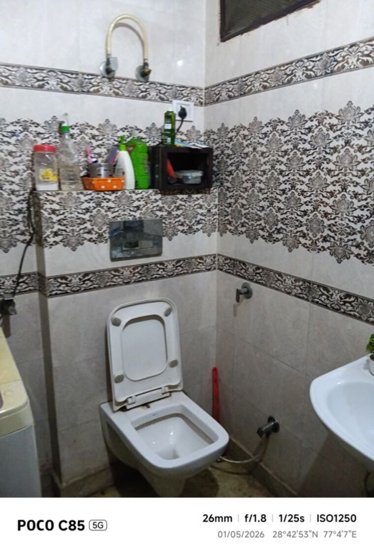 Bathroom, rohini sector 21 2 Bedroom 60 Sq.Mt. Builder Floor In Rohini Sector 21 Delhi 10378685