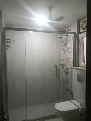 Room in 4 BHK Apartment at Eldeco Utopia, Sector 93a – for Rent