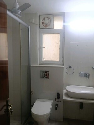 Bathroom in 4 BHK Apartment at Eldeco Utopia, Sector 93a – for Rent