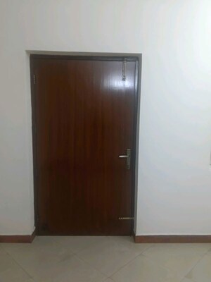 Room in 4 BHK Apartment at Eldeco Utopia, Sector 93a – for Rent