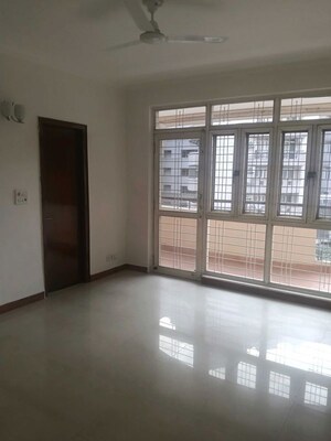 Room in 4 BHK Apartment at Eldeco Utopia, Sector 93a – for Rent
