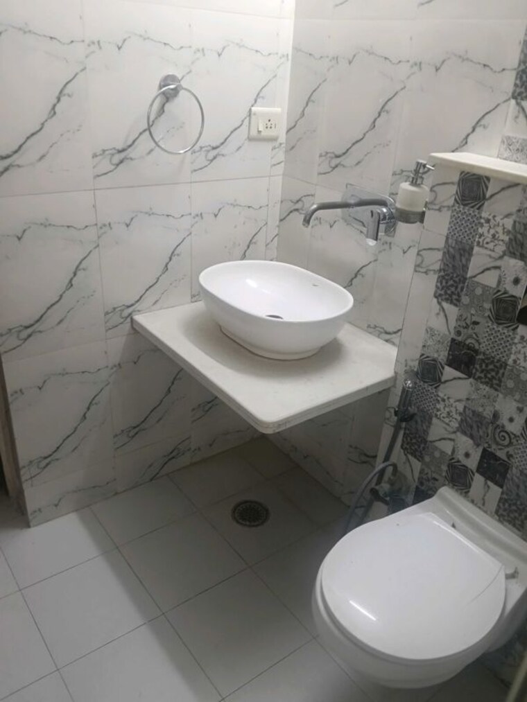 Bathroom, eldeco-utopia 4 Bedroom 3100 Sq.Ft. Apartment In Sector 93a Noida 10378723
