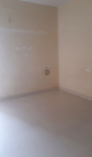 Room in 2 BHK Apartment at Anant Nagar – for Rent