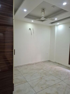 Room in 3.5 BHK Apartment at Emaar Palm Hills, Sector 77 – for Rent