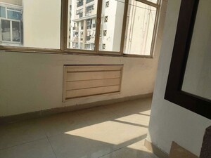 Room in 2 BHK Apartment at Parsvnath Prestige, Sector 93a – for Rent