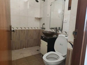 Bathroom in 2 BHK Apartment at Parsvnath Prestige, Sector 93a – for Rent