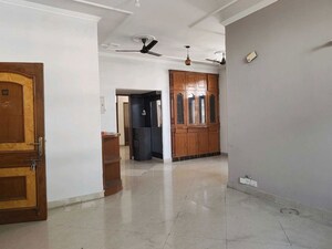Room in 2 BHK Apartment at Parsvnath Prestige, Sector 93a – for Rent