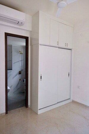 Room in 2.5 BHK Builder Floor at Smart World Orchard, Sector 61 – for Rent