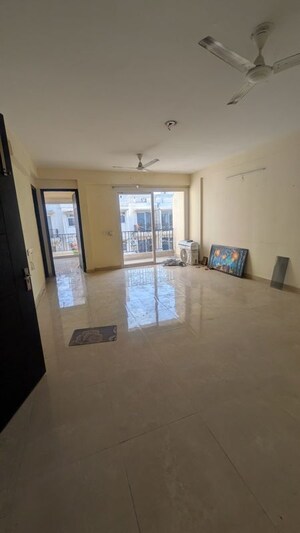 Room in 3 BHK Apartment at Signature Global Park, Sohna Sector 36 – for Rent