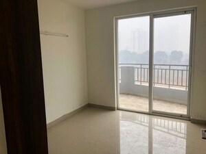 Room in 3 BHK Apartment at DLF The Skycourt, Sector 86 – for Rent