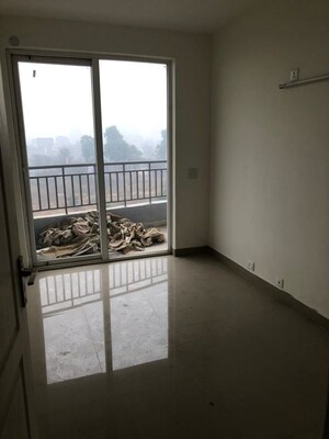 Room in 3 BHK Apartment at DLF The Skycourt, Sector 86 – for Rent