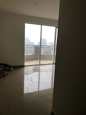 Room in 3 BHK Apartment at DLF The Skycourt, Sector 86 – for Rent