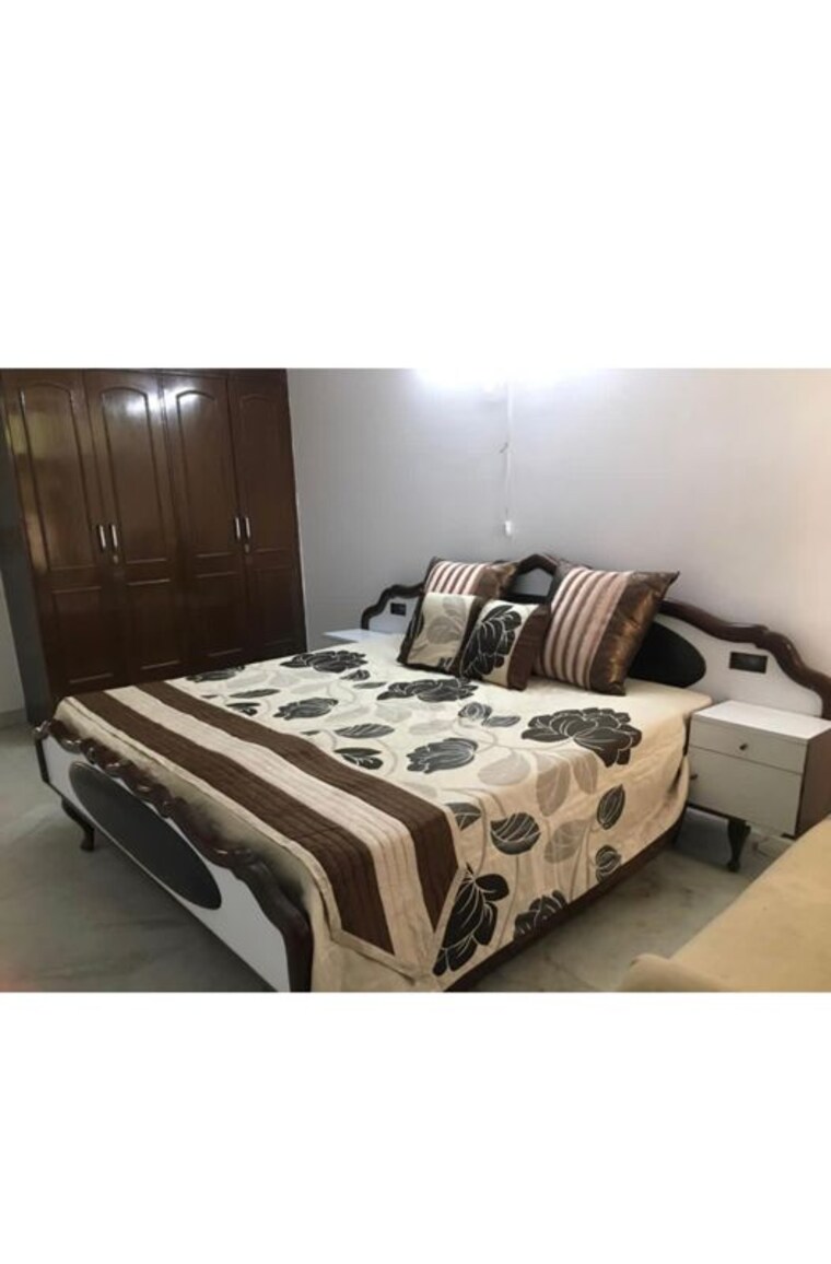 Bedroom, masjid moth 3 Bedroom 300 Sq.Yd. Builder Floor In Masjid Moth Delhi 10378761