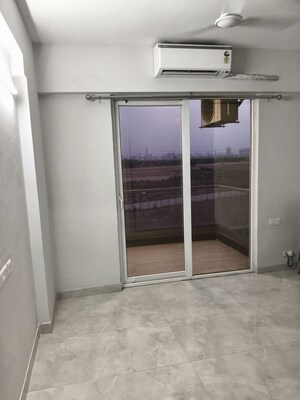 Room in 2.5 BHK Apartment at Signature Global City, Sector 37d – for Rent