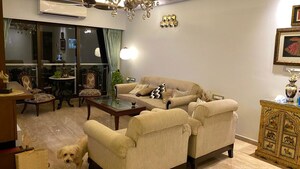 Hall in 3.5 BHK Apartment at DLH Sorrento, Veera Desai Road – for Rent