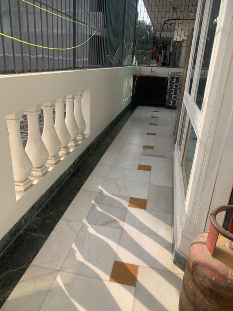 Balcony, ss-mayfield-gardens 3 Bedroom 1850 Sq.Ft. Builder Floor In Sector 51 Gurgaon 10378770