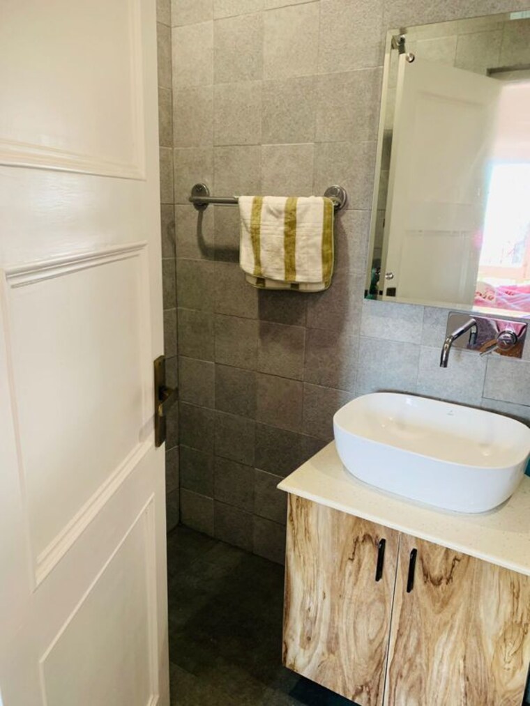 Bathroom, ss-mayfield-gardens 3 Bedroom 1850 Sq.Ft. Builder Floor In Sector 51 Gurgaon 10378770