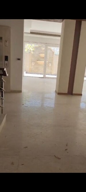 Room in 5 BHK Villa at Puri Diplomatic Greens Villas, Sector 111 – for Rent
