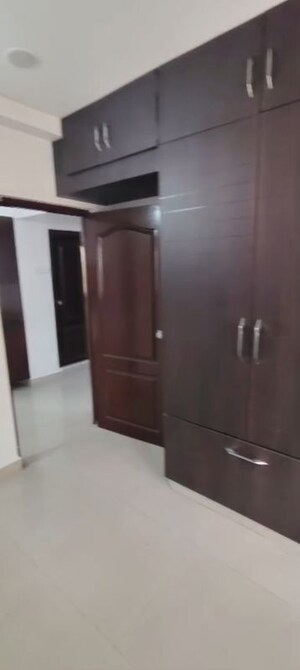 Room in 2 BHK Apartment at Sumashaila Vaddepally Enclave Apartments, Kukatpally – for Rent