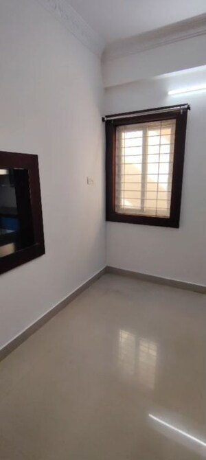Room in 2 BHK Apartment at Sumashaila Vaddepally Enclave Apartments, Kukatpally – for Rent