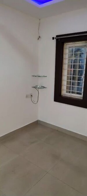 Room in 2 BHK Apartment at Sumashaila Vaddepally Enclave Apartments, Kukatpally – for Rent
