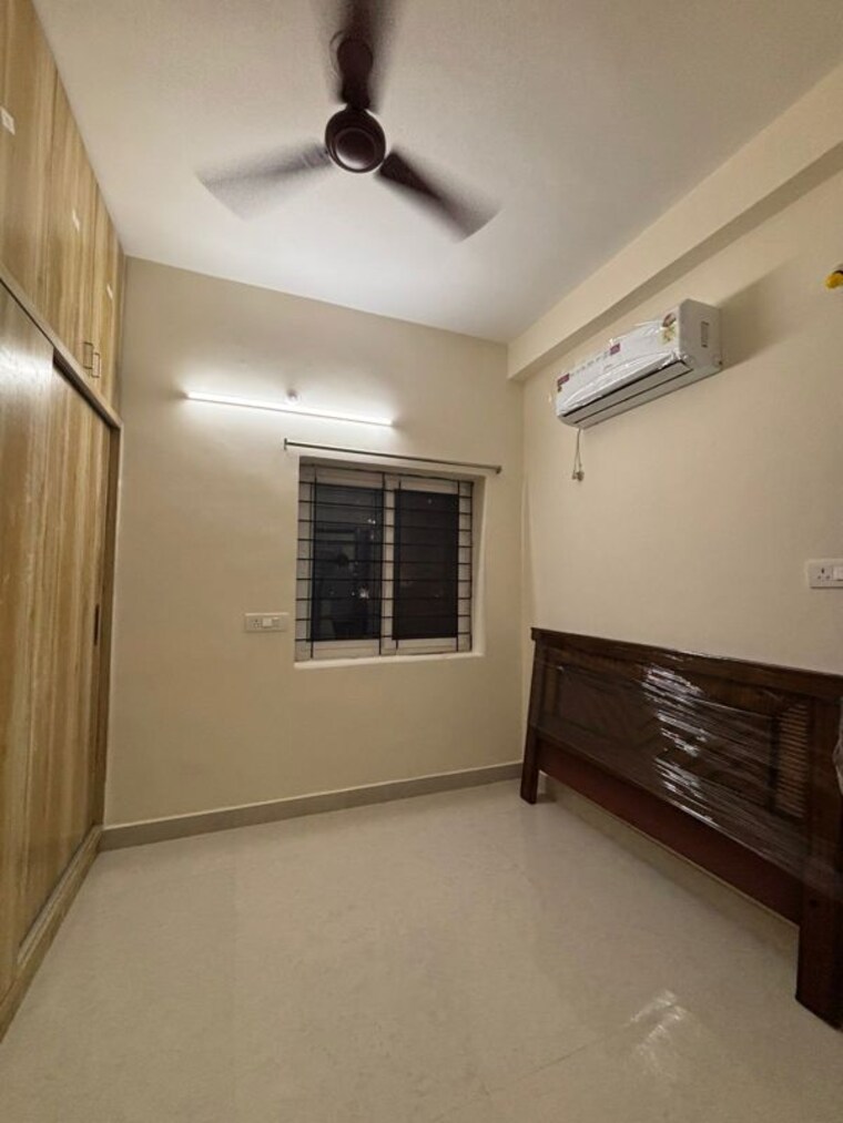 Room, smr-vinay-iconia-hyderabad 1 Bedroom 500 Sq.Ft. Apartment In Kondapur Hyderabad 10378794