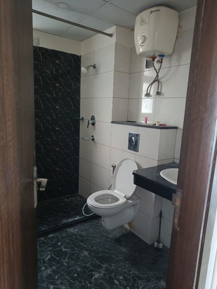 Bathroom, emaar-palm-hills 3.5 Bedroom 1550 Sq.Ft. Apartment In Sector 77 Gurgaon 10378799