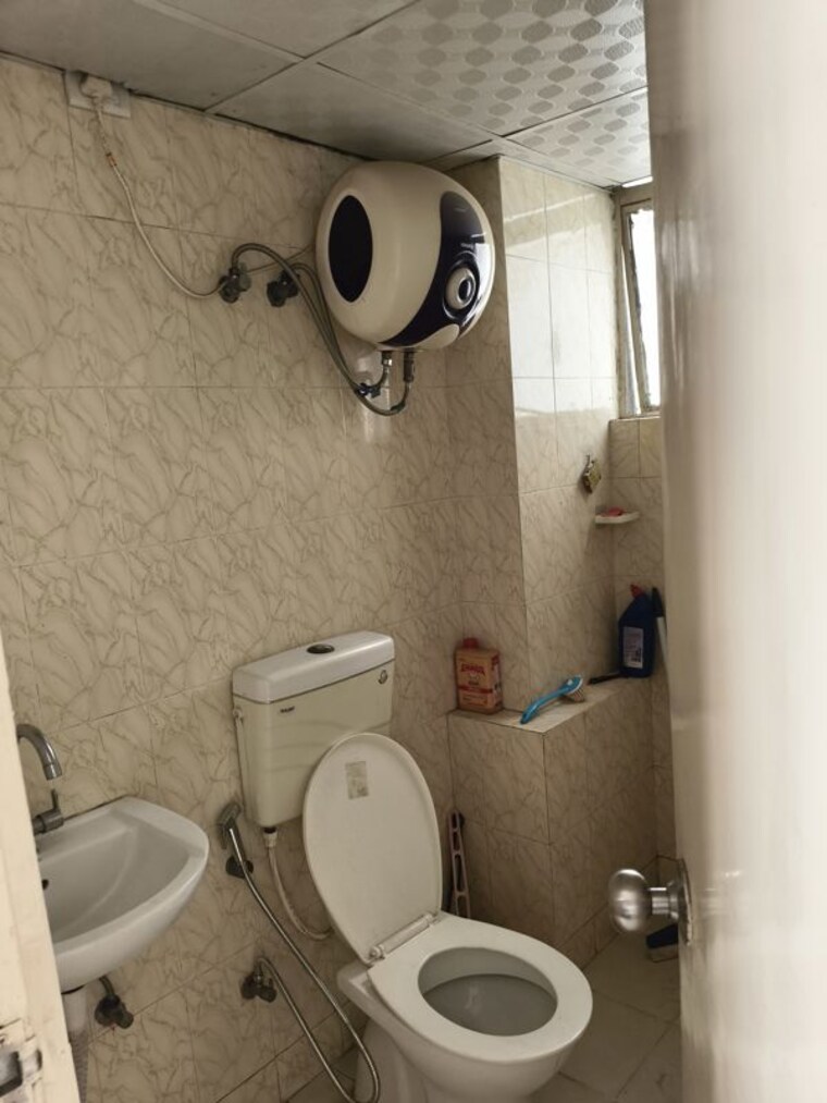Bathroom, zara-aavaas-3 2 Bedroom 900 Sq.Ft. Apartment In Sector 104 Gurgaon 10378811