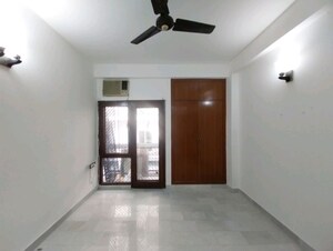 Room in 3 BHK Builder Floor at West End Colony – for Rent