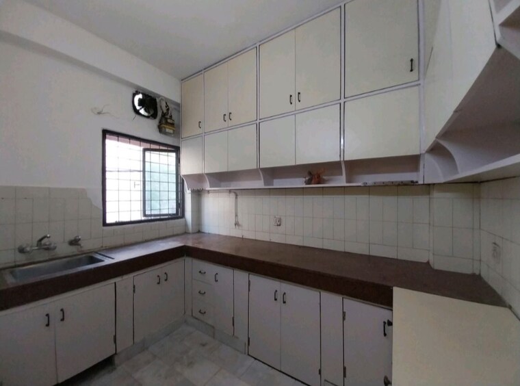 Kitchen, west end colony 3 Bedroom 650 Sq.Yd. Builder Floor In West End Colony Delhi 10378822