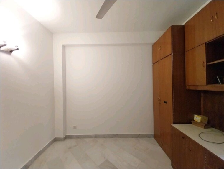Room, west end colony 3 Bedroom 650 Sq.Yd. Builder Floor In West End Colony Delhi 10378822