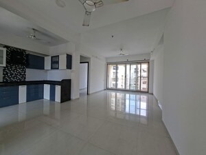 Room in 4 BHK Apartment at Oval Apartments, Kharghar – for Rent