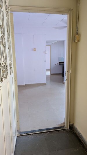 Room in 1 RK Apartment at New Mhada Tower, Malad West – for Rent