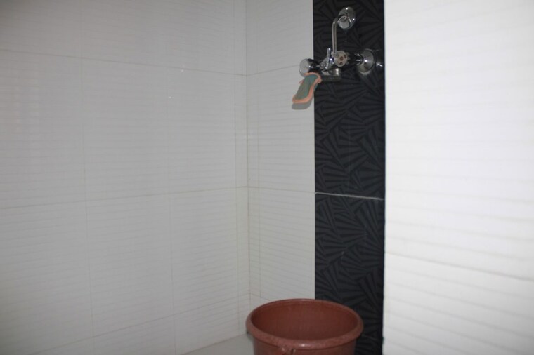 Bathroom, hari-dham-chs 1 Bedroom 650 Sq.Ft. Apartment In Andheri East Mumbai 10378848