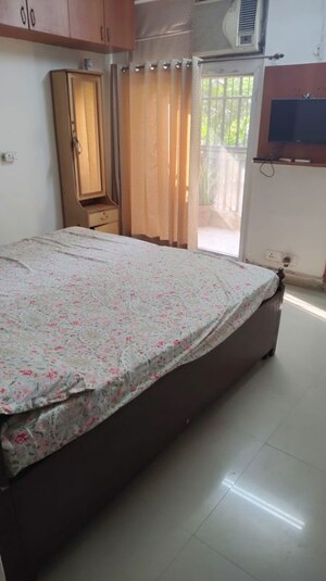 Bedroom in 2 BHK Apartment at Supertech 34 Pavilion, Sector 34 – for Rent