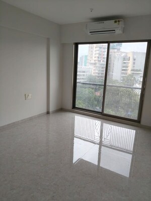 Room in 3 BHK Apartment at Arunis 19 Degree North, Santacruz West – for Sale