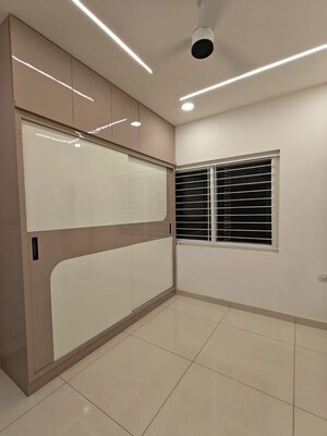Room in 2 BHK Apartment at Aparna Zenon, Puppalaguda – for Rent