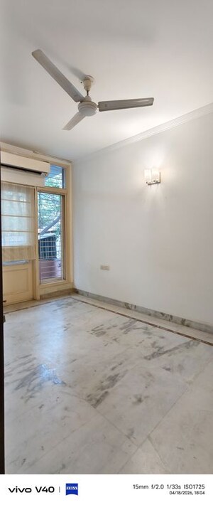 Room in 3 BHK Apartment at Defence Colony – for Rent