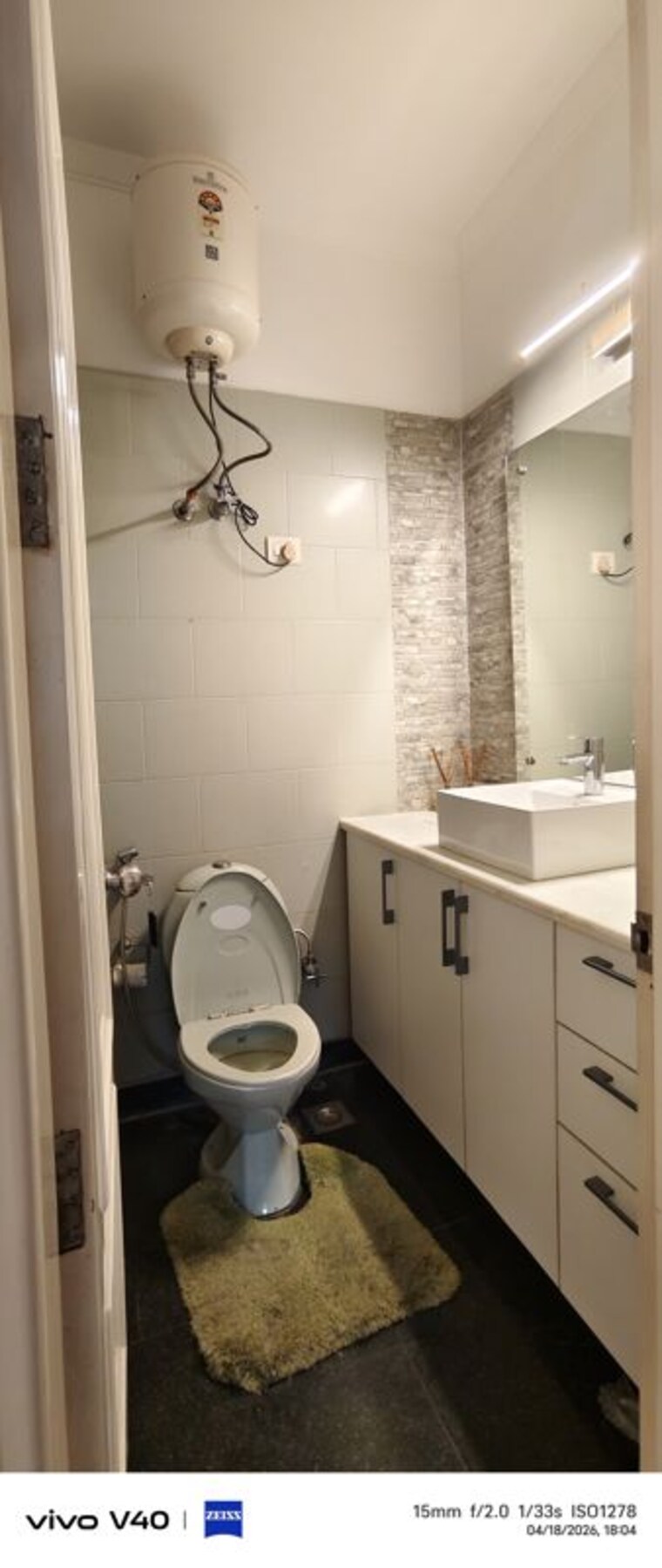 Bathroom, defence colony 3 Bedroom 217 Sq.Yd. Apartment In Defence Colony Delhi 10378903