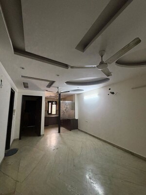 Room in 3 BHK Builder Floor at Rajouri Garden – for Rent