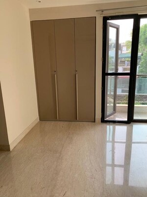 Room in 4 BHK Builder Floor at West End Colony – for Rent