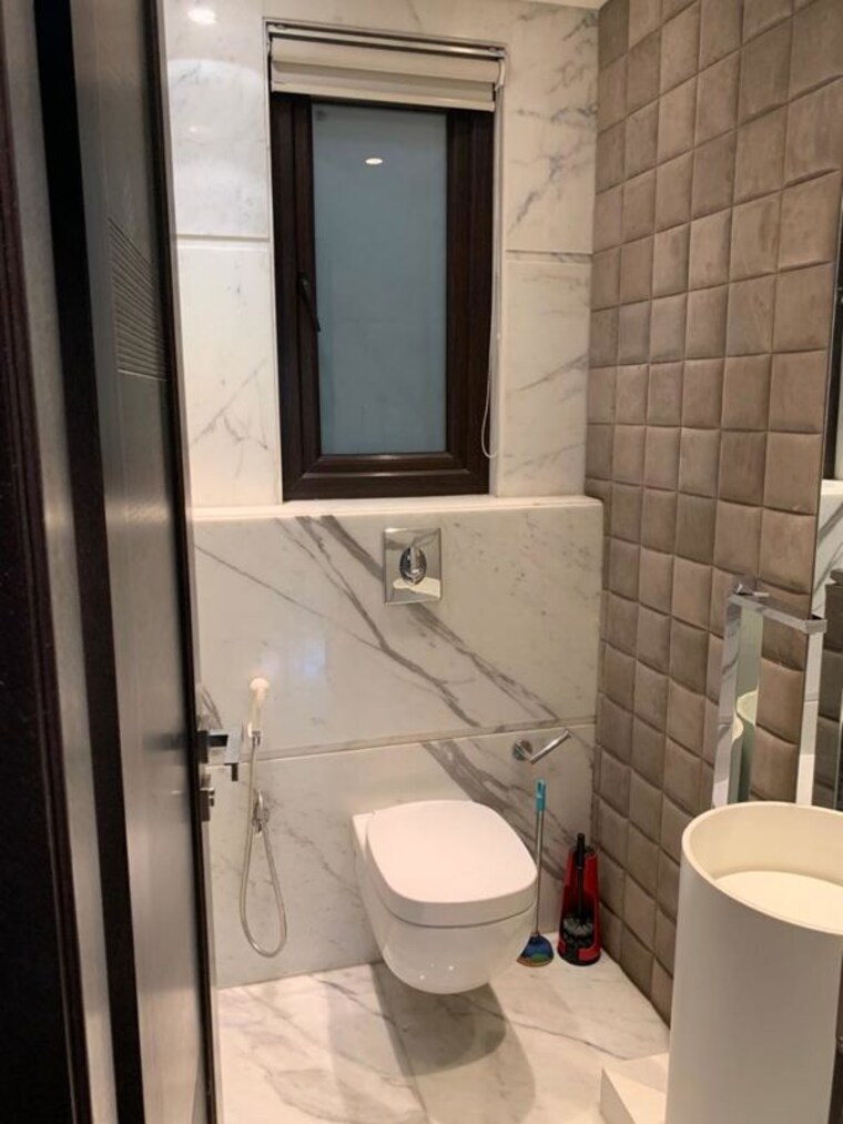 Bathroom, west end colony 4 Bedroom 500 Sq.Yd. Builder Floor In West End Colony Delhi 10378936