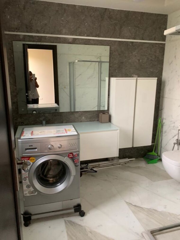  Parking, west end colony 4 Bedroom 500 Sq.Yd. Builder Floor In West End Colony Delhi 10378936