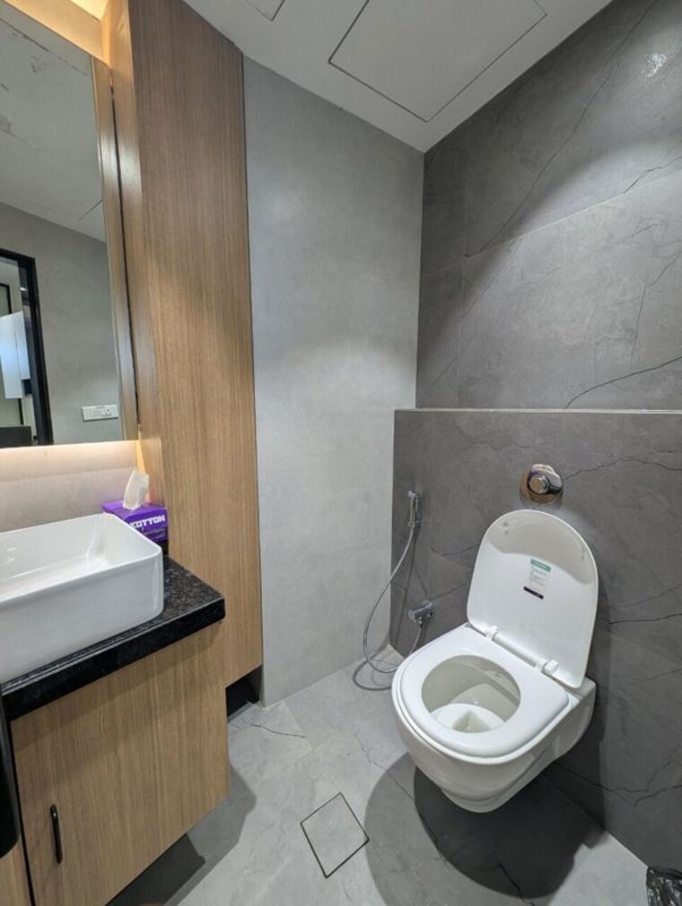 Bathroom, one-lodha-place Commercial Office Space 1000 Sq.Ft. In Lower Parel Mumbai 10378951