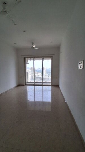 Room in 2 BHK Apartment at JP Decks, Goregaon East – for Rent