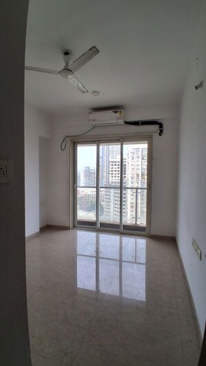 Room in 2 BHK Apartment at JP Decks, Goregaon East – for Rent