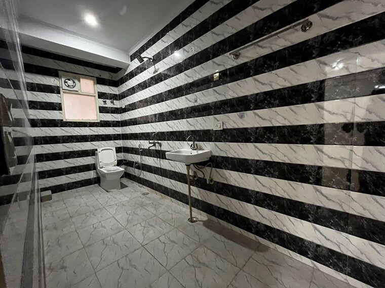 Bathroom, saket 2 Bedroom 1200 Sq.Ft. Apartment In Saket Delhi 10378955