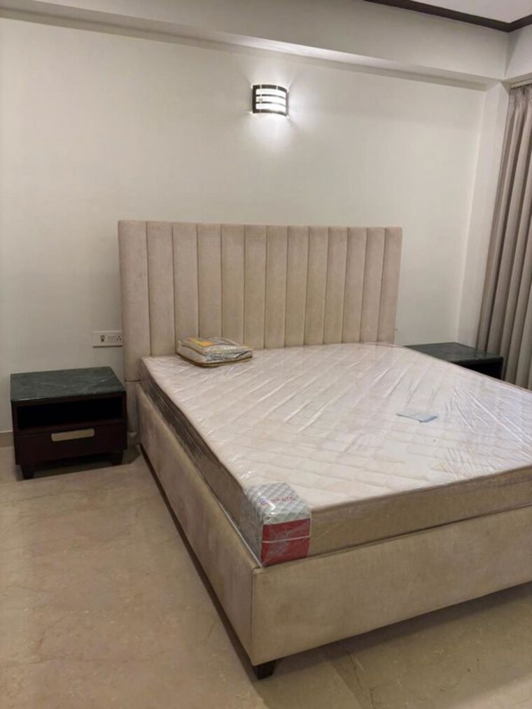 Bedroom, dlf phase ii 4 Bedroom 300 Sq.Yd. Builder Floor In Dlf Phase ii Gurgaon 10378957