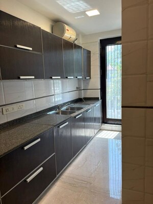 Kitchen in 4 BHK Builder Floor at Dlf Phase ii – for Rent